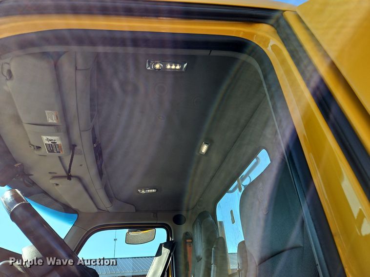 image for item OK9919 2020 Kenworth T680 semi truck