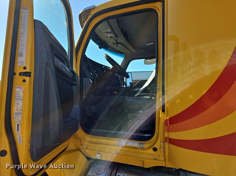 image for item OK9919 2020 Kenworth T680 semi truck