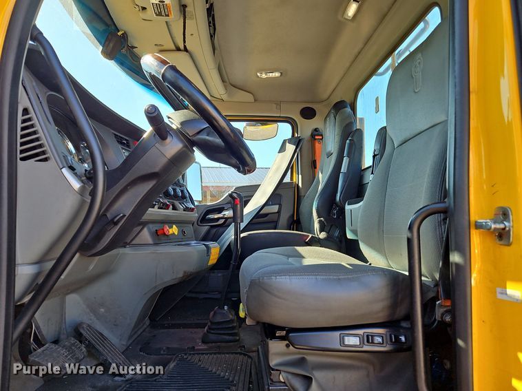 image for item OK9919 2020 Kenworth T680 semi truck