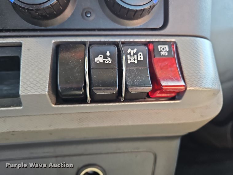 image for item OK9919 2020 Kenworth T680 semi truck