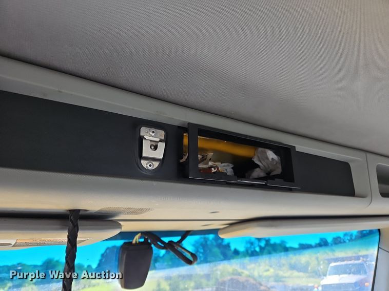 image for item OK9919 2020 Kenworth T680 semi truck