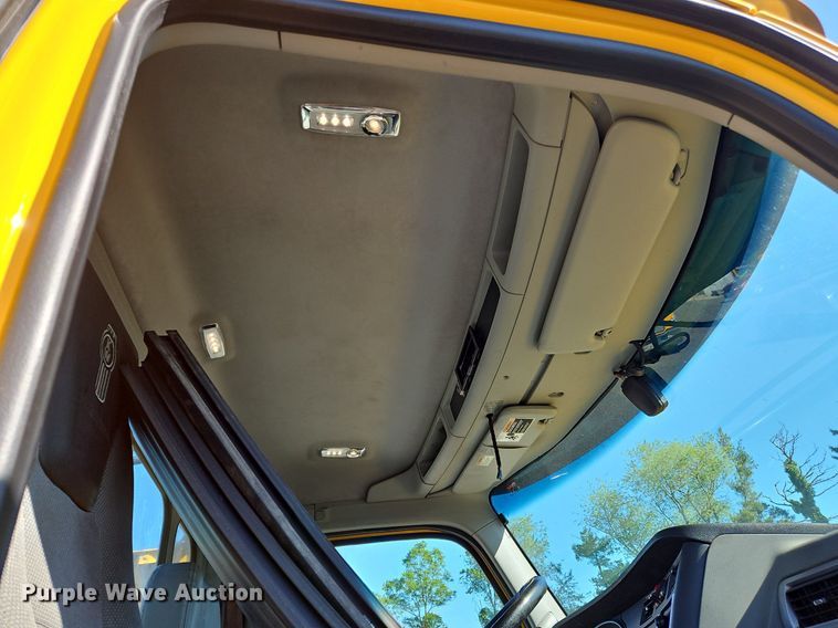 image for item OK9919 2020 Kenworth T680 semi truck