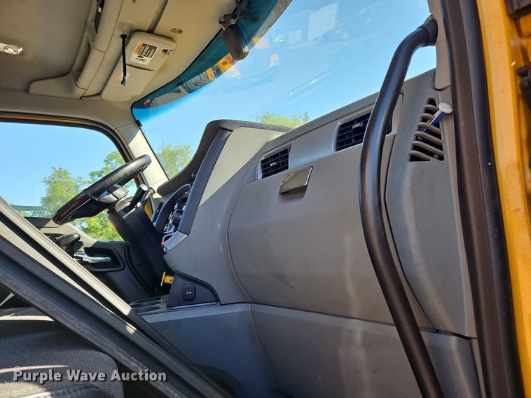 image for item OK9919 2020 Kenworth T680 semi truck