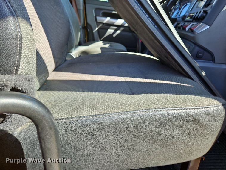 image for item OK9919 2020 Kenworth T680 semi truck