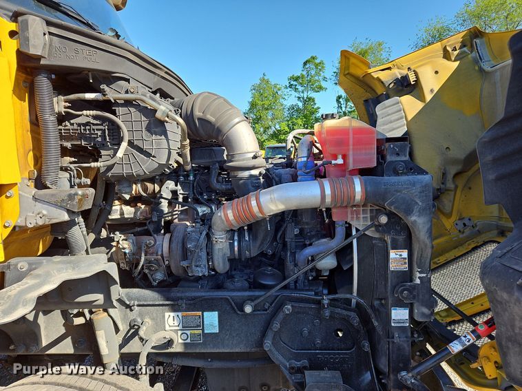 image for item OK9919 2020 Kenworth T680 semi truck