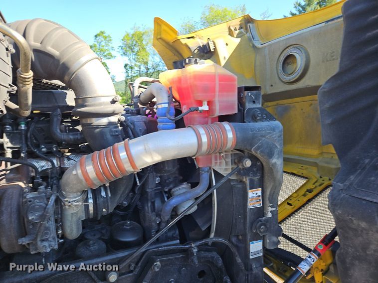 image for item OK9919 2020 Kenworth T680 semi truck