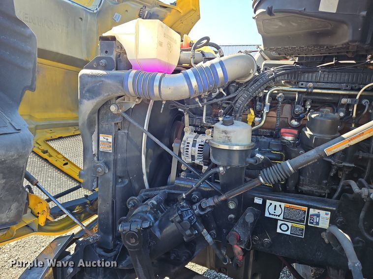 image for item OK9919 2020 Kenworth T680 semi truck