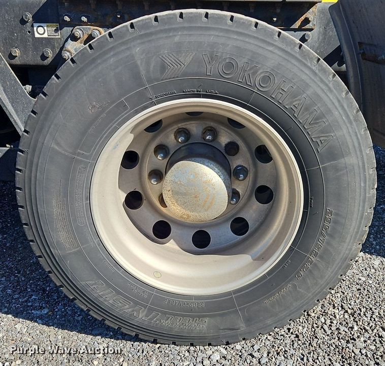 image for item OK9919 2020 Kenworth T680 semi truck