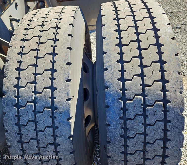 image for item OK9919 2020 Kenworth T680 semi truck