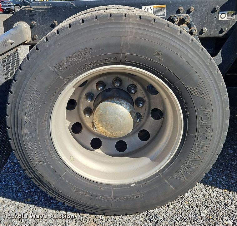 image for item OK9919 2020 Kenworth T680 semi truck