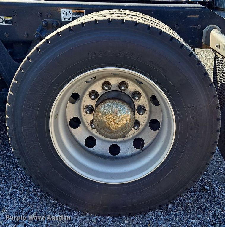 image for item OK9919 2020 Kenworth T680 semi truck