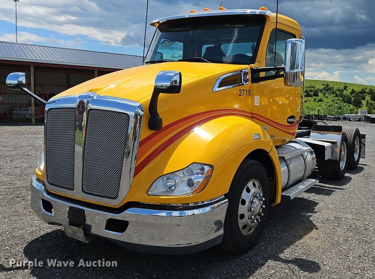 image for item OK9921 2020 Kenworth  T680 semi truck