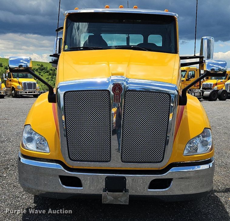 image for item OK9921 2020 Kenworth  T680 semi truck