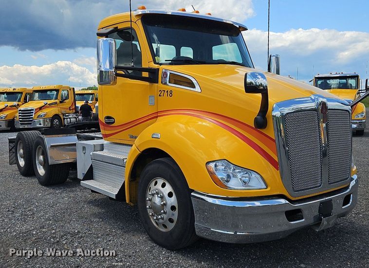 image for item OK9921 2020 Kenworth  T680 semi truck