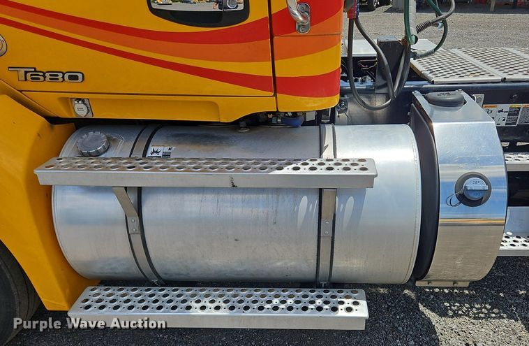 image for item OK9921 2020 Kenworth  T680 semi truck