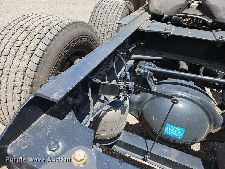 image for item OK9921 2020 Kenworth  T680 semi truck