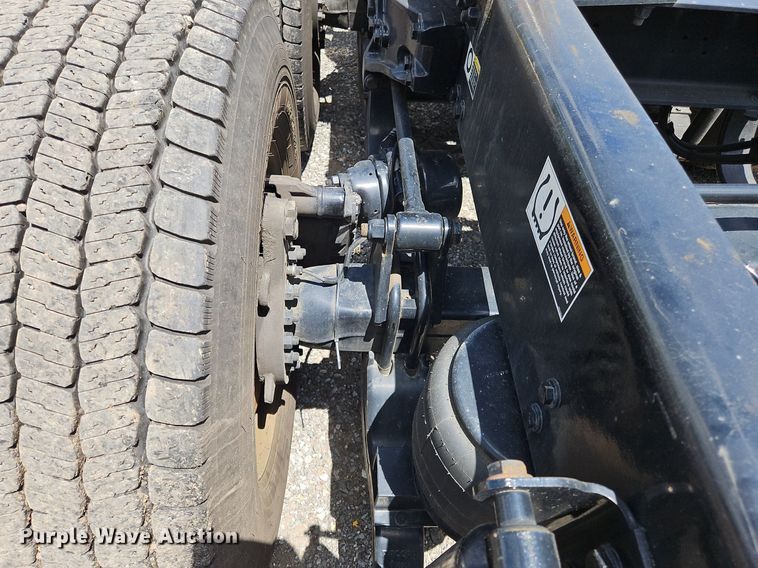 image for item OK9921 2020 Kenworth  T680 semi truck