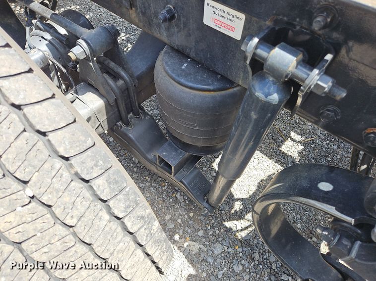 image for item OK9921 2020 Kenworth  T680 semi truck