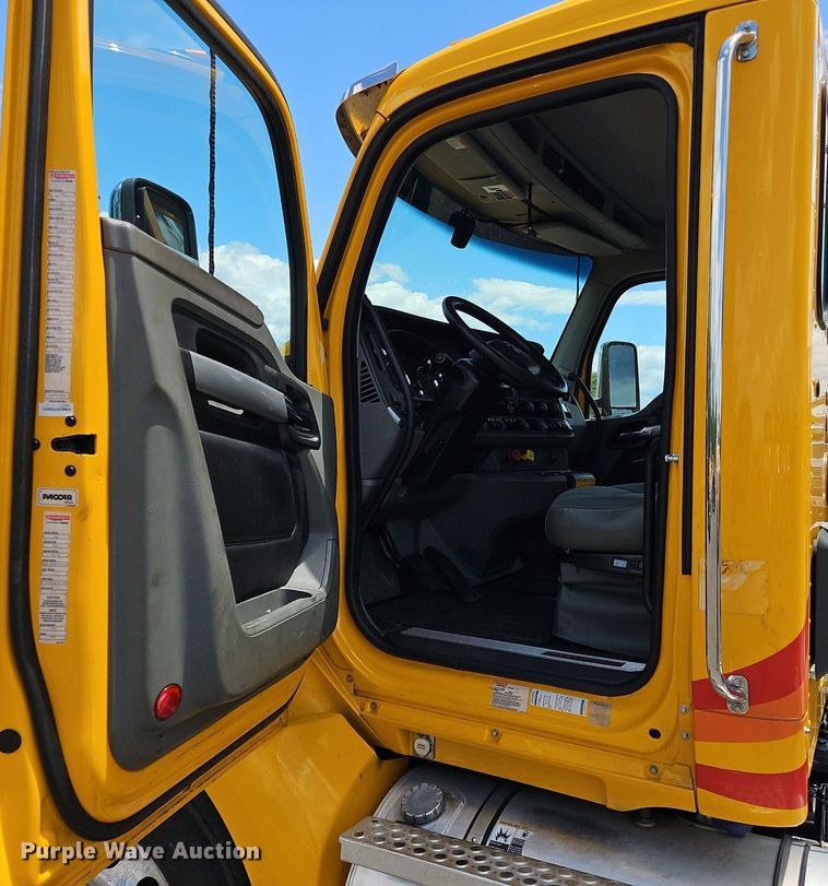 image for item OK9921 2020 Kenworth  T680 semi truck