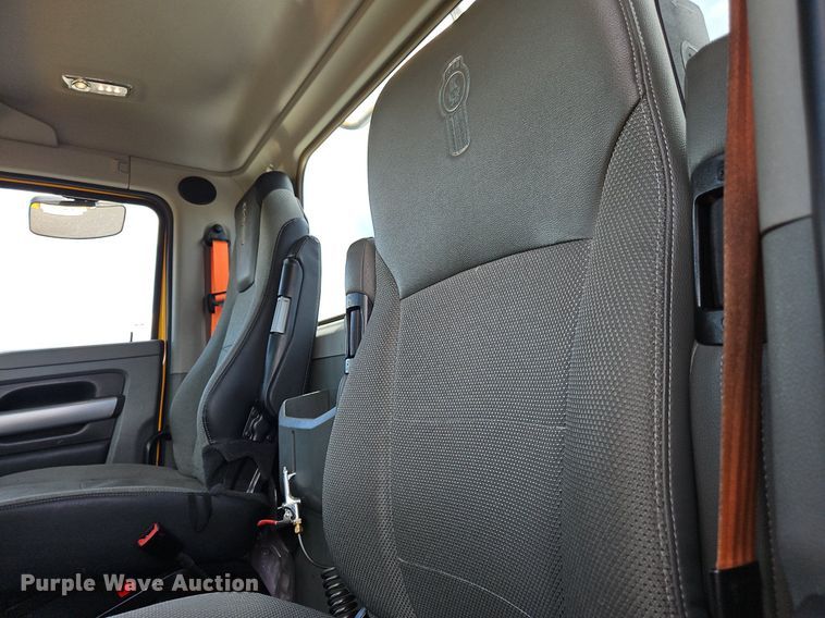 image for item OK9921 2020 Kenworth  T680 semi truck