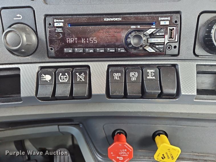 image for item OK9921 2020 Kenworth  T680 semi truck