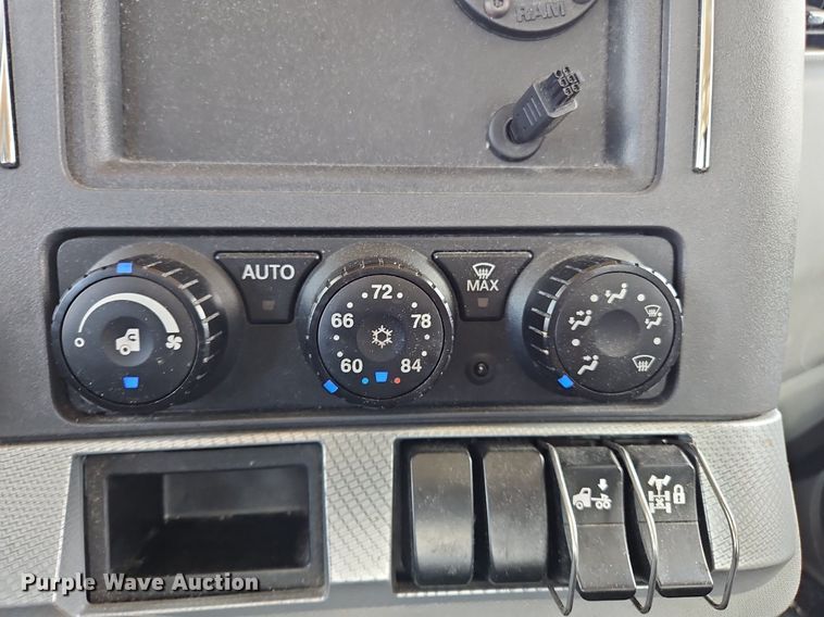 image for item OK9921 2020 Kenworth  T680 semi truck