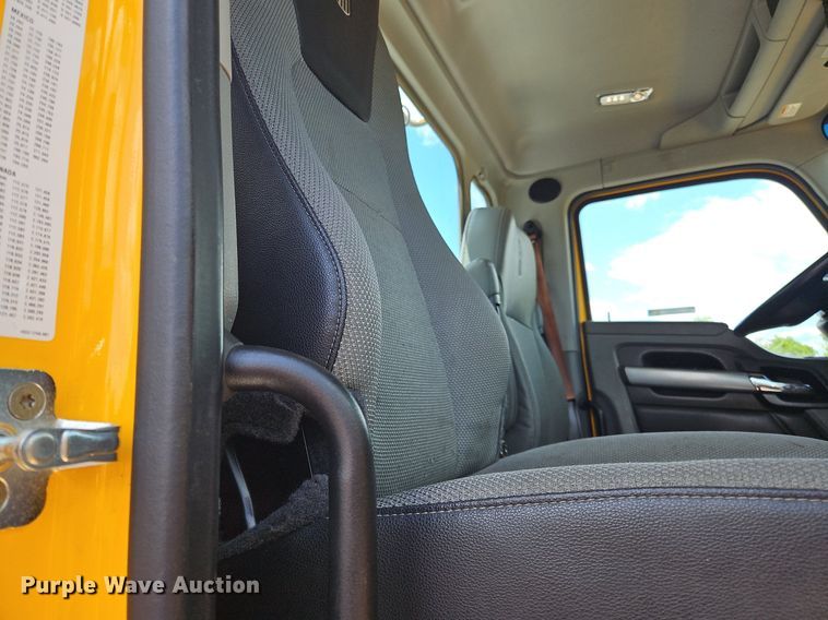 image for item OK9921 2020 Kenworth  T680 semi truck