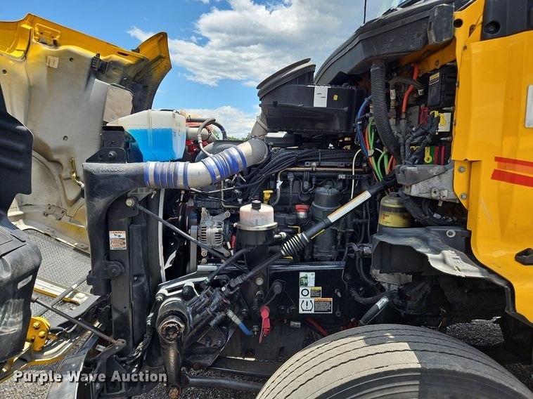 image for item OK9921 2020 Kenworth  T680 semi truck