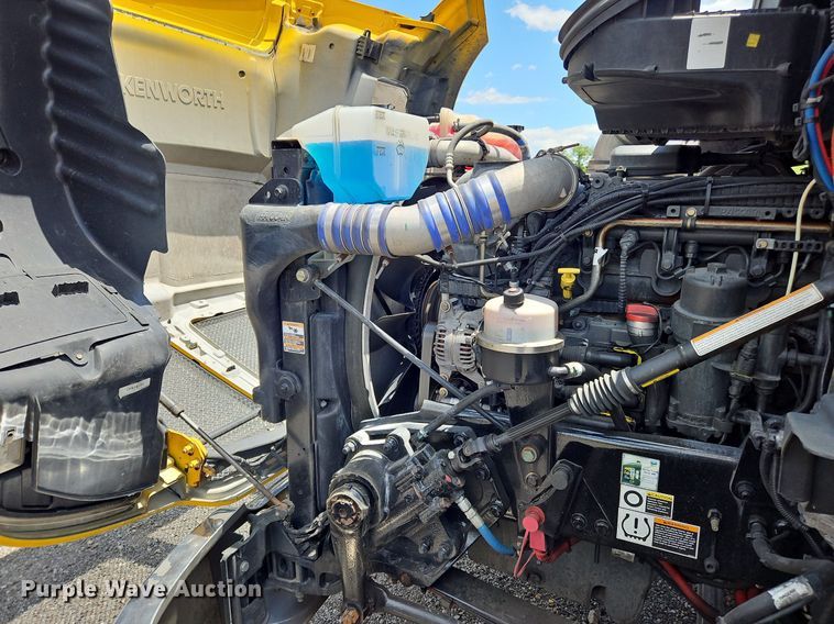 image for item OK9921 2020 Kenworth  T680 semi truck