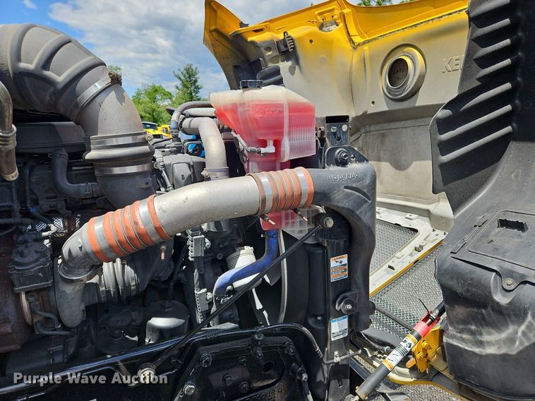 image for item OK9921 2020 Kenworth  T680 semi truck