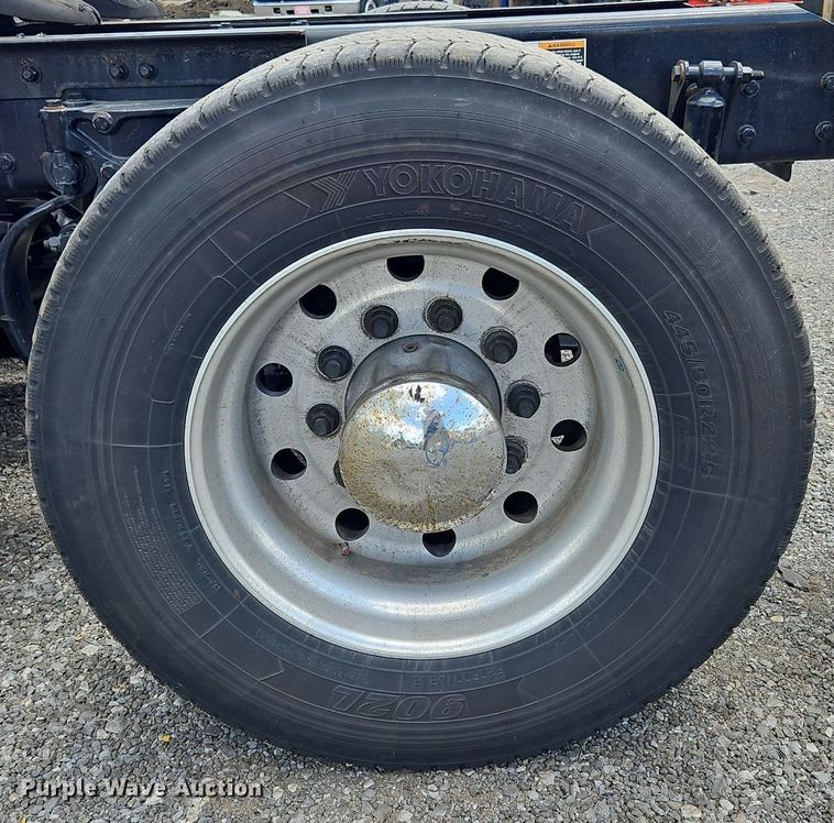 image for item OK9921 2020 Kenworth  T680 semi truck