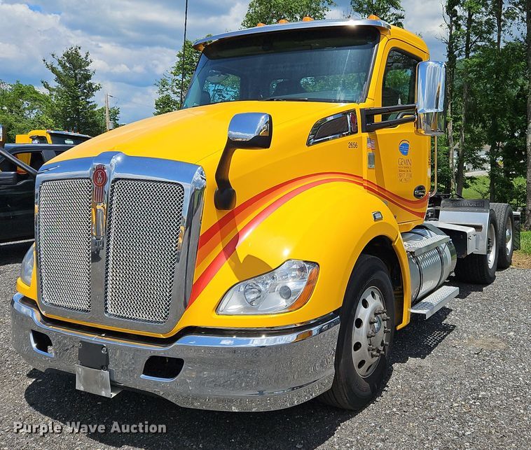 image for item OK9922 2020 Kenworth T680 semi truck