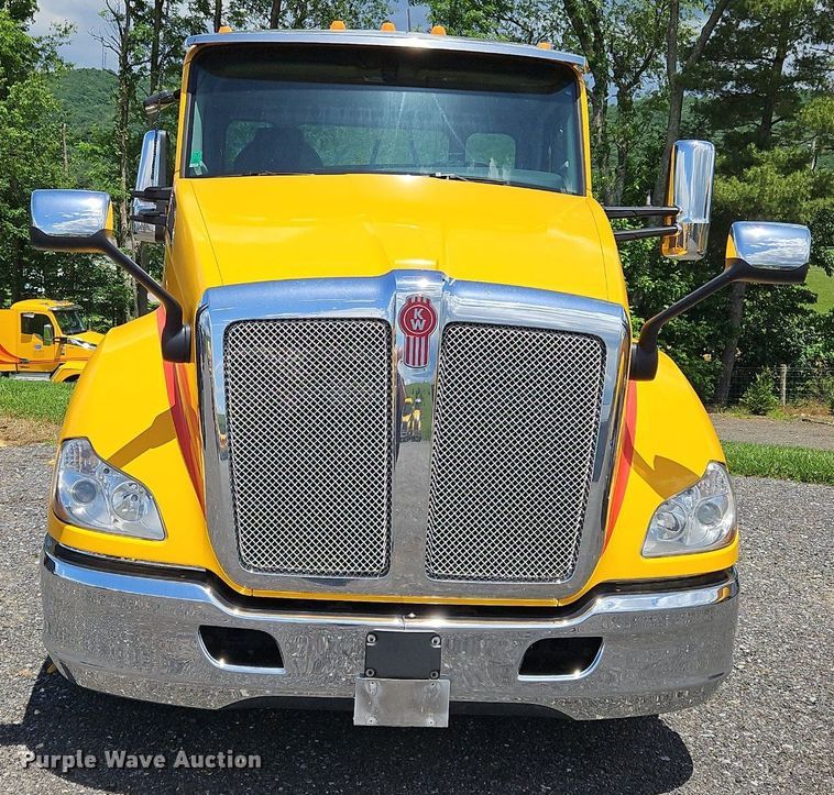 image for item OK9922 2020 Kenworth T680 semi truck