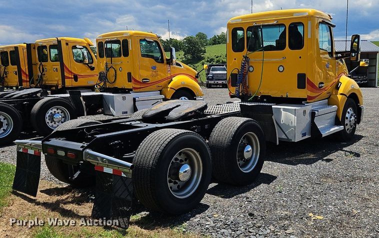 image for item OK9922 2020 Kenworth T680 semi truck