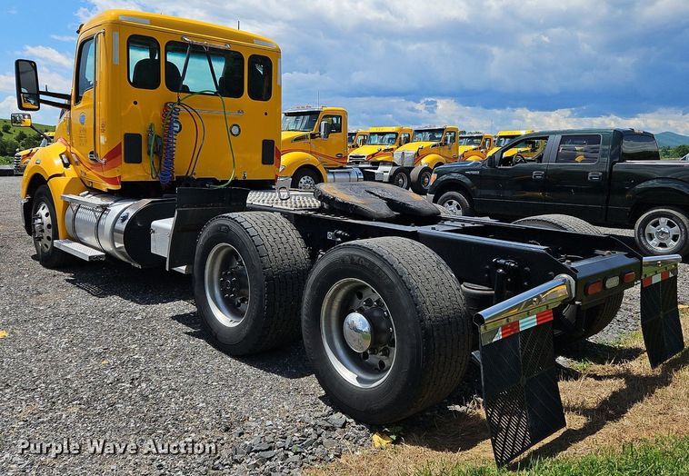 image for item OK9922 2020 Kenworth T680 semi truck