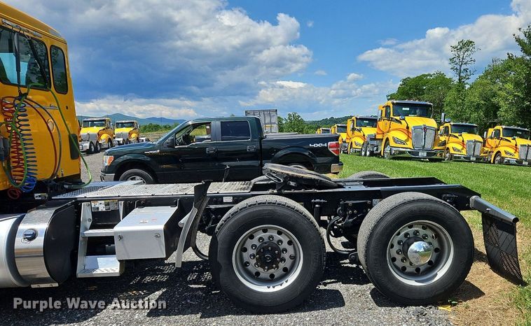 image for item OK9922 2020 Kenworth T680 semi truck