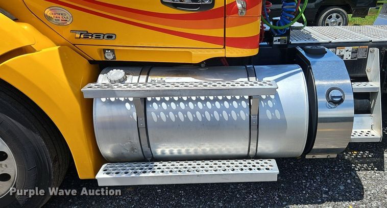 image for item OK9922 2020 Kenworth T680 semi truck