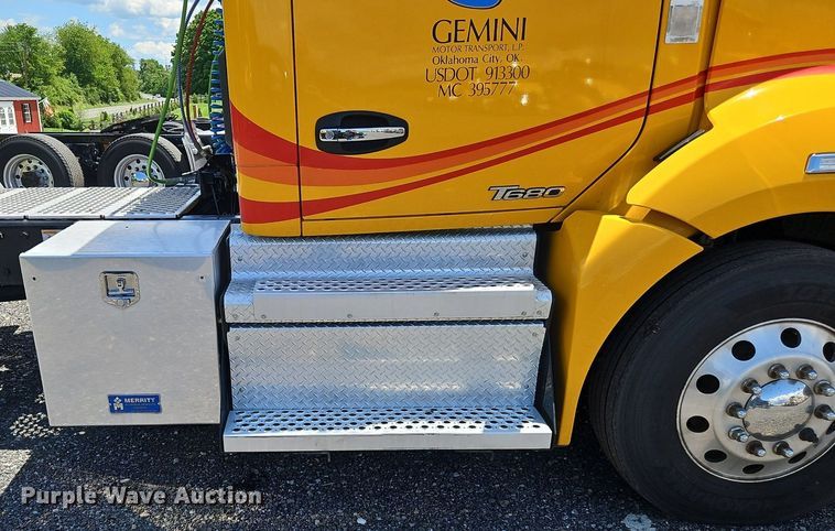 image for item OK9922 2020 Kenworth T680 semi truck