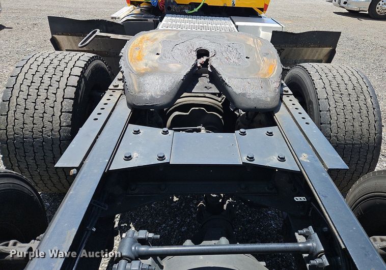 image for item OK9922 2020 Kenworth T680 semi truck