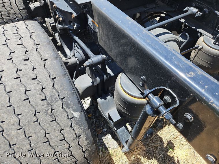 image for item OK9922 2020 Kenworth T680 semi truck