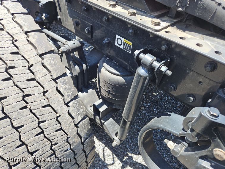 image for item OK9922 2020 Kenworth T680 semi truck