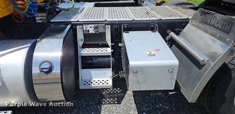 image for item OK9922 2020 Kenworth T680 semi truck