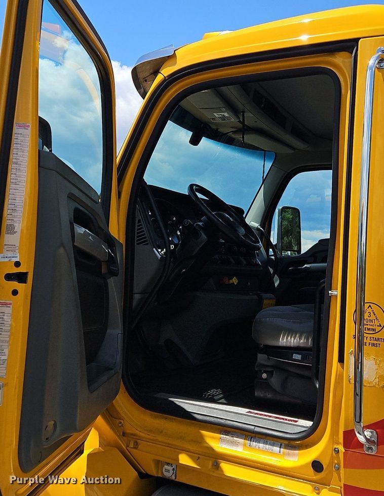 image for item OK9922 2020 Kenworth T680 semi truck