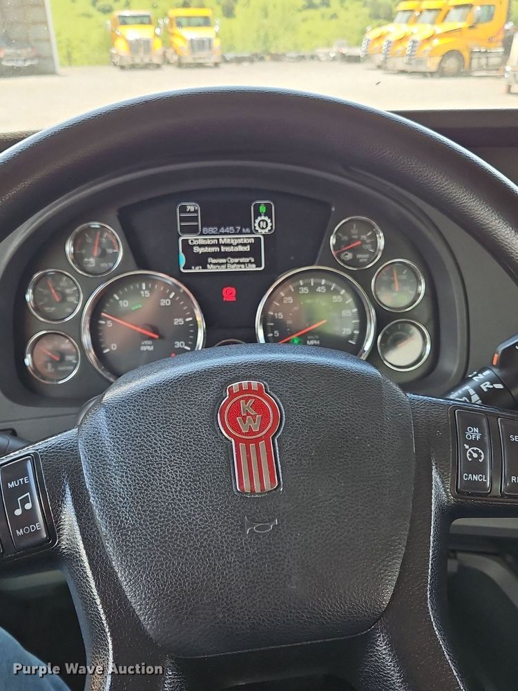 image for item OK9922 2020 Kenworth T680 semi truck