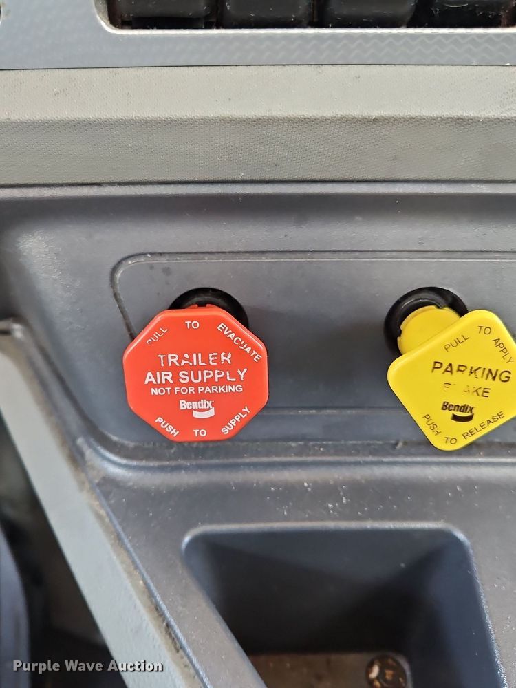 image for item OK9922 2020 Kenworth T680 semi truck