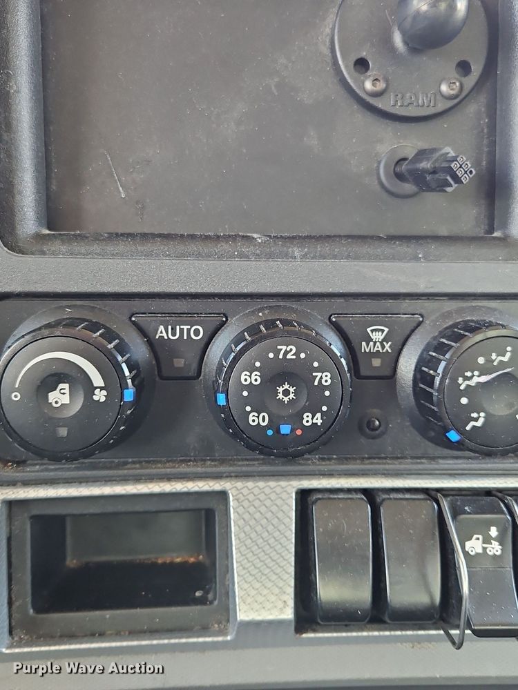 image for item OK9922 2020 Kenworth T680 semi truck