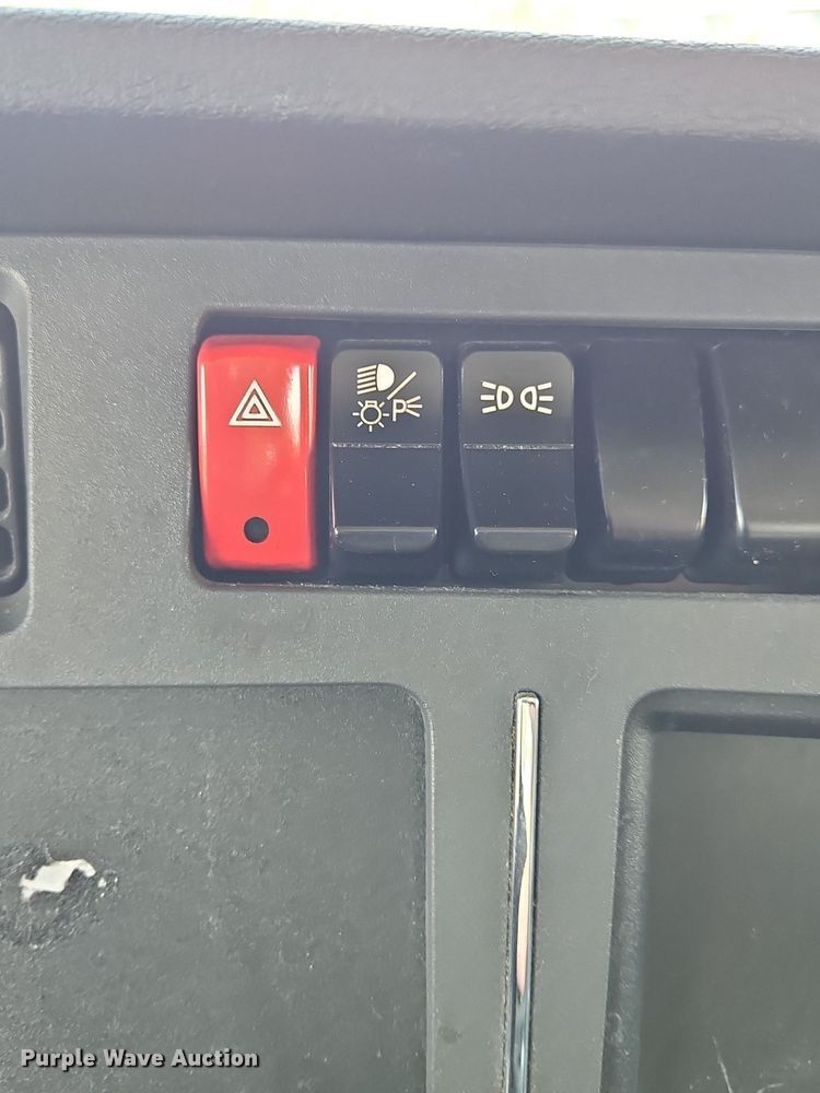 image for item OK9922 2020 Kenworth T680 semi truck