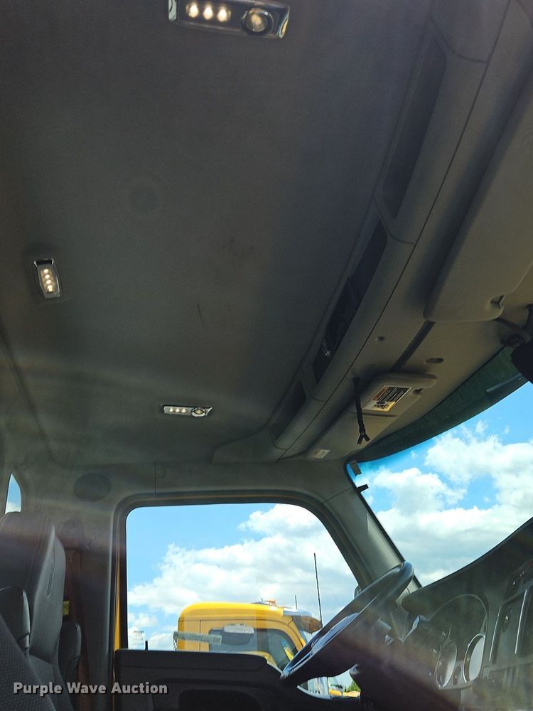 image for item OK9922 2020 Kenworth T680 semi truck