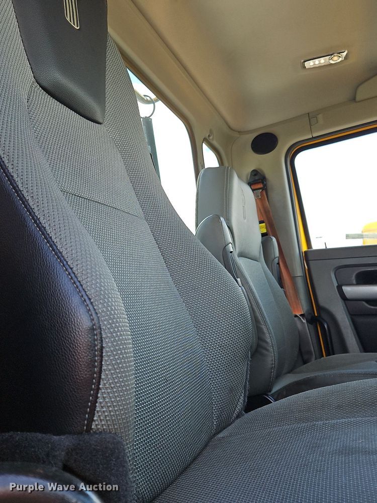 image for item OK9922 2020 Kenworth T680 semi truck