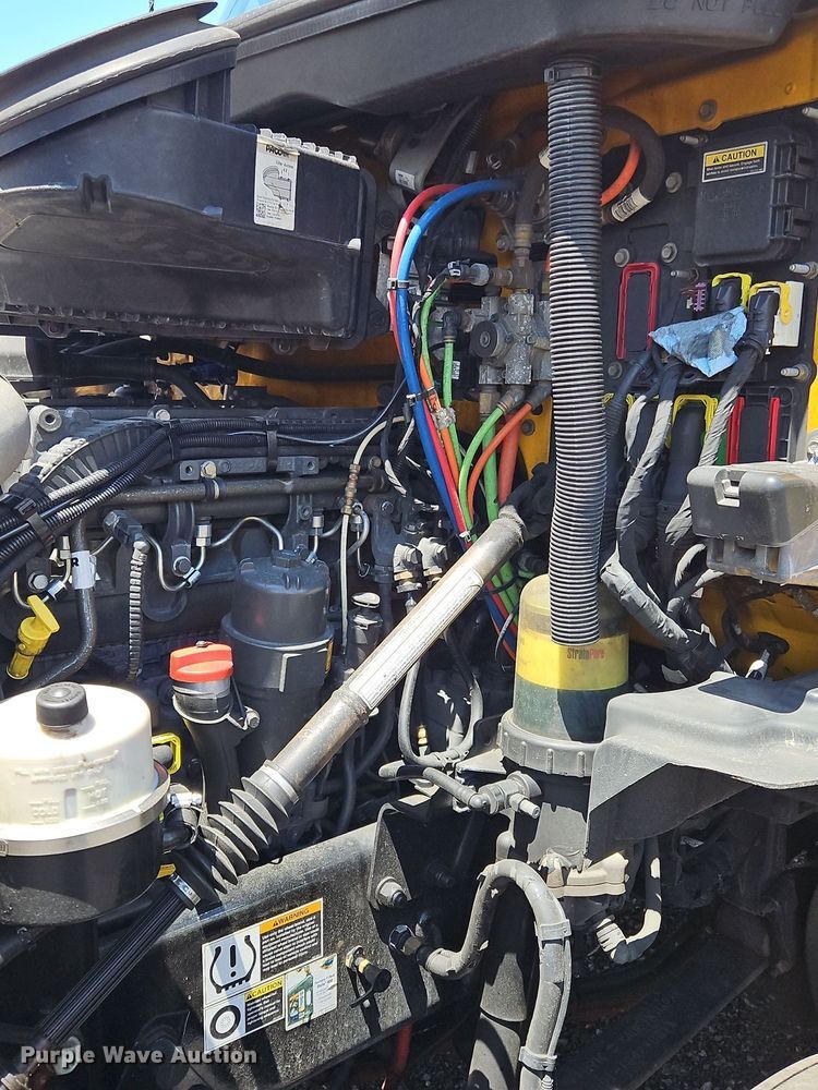 image for item OK9922 2020 Kenworth T680 semi truck